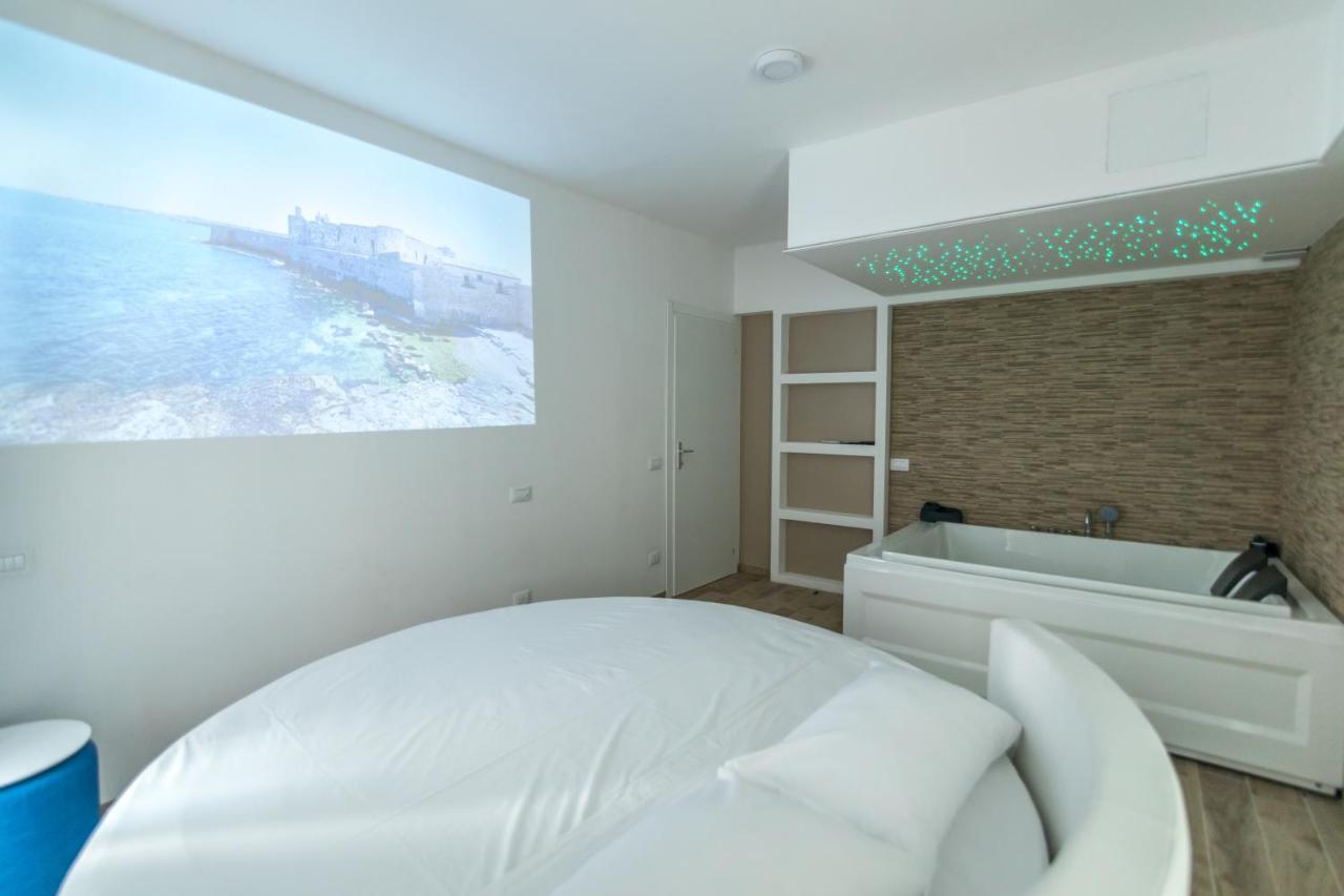 H3O Lago Di Garda 데센자노델가르다 외부 사진